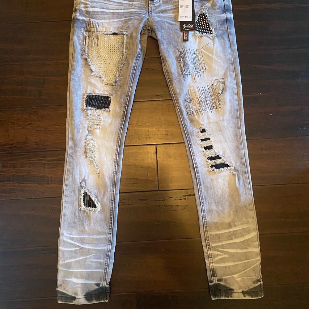Distressed Jeans - Picture 2 of 3